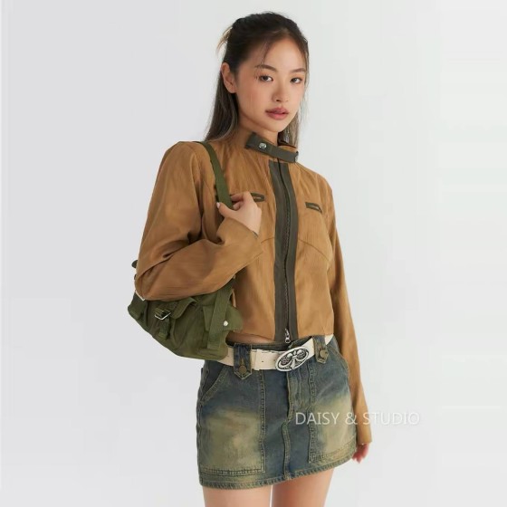South Korean brand Close official site: Retro-style nylon shoulder/underarm bag with pocket detailing—new autumn/winter collection.